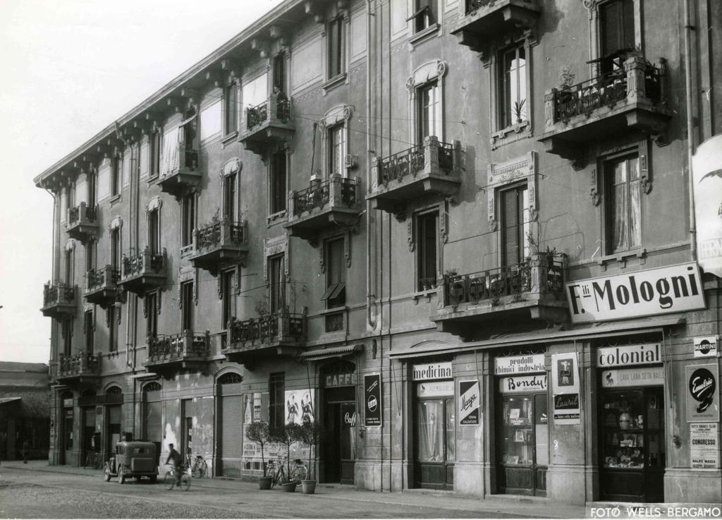 Esercizi commerciali In Piazza Sant’Anna · Historify