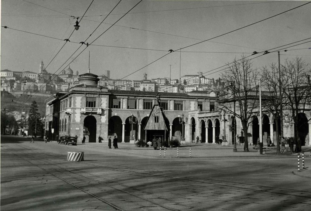 Capanna Benefica In Piazza Vittorio Veneto · Historify
