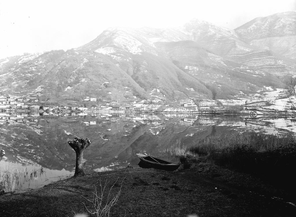 Riva Lago, Paese Sull'Altra Sponda · Historify