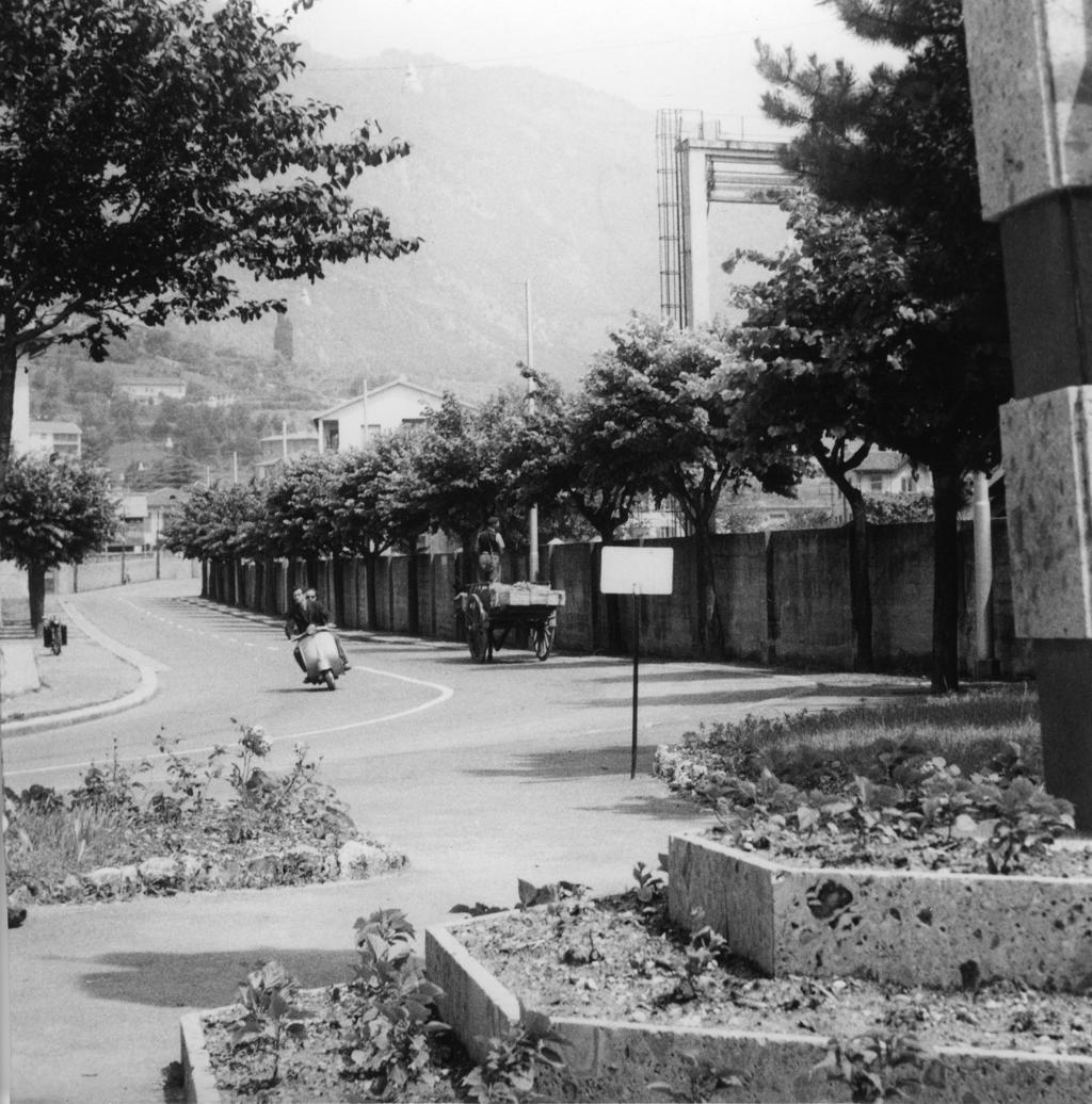 Viaggiando In Vespa Per Castro · Historify