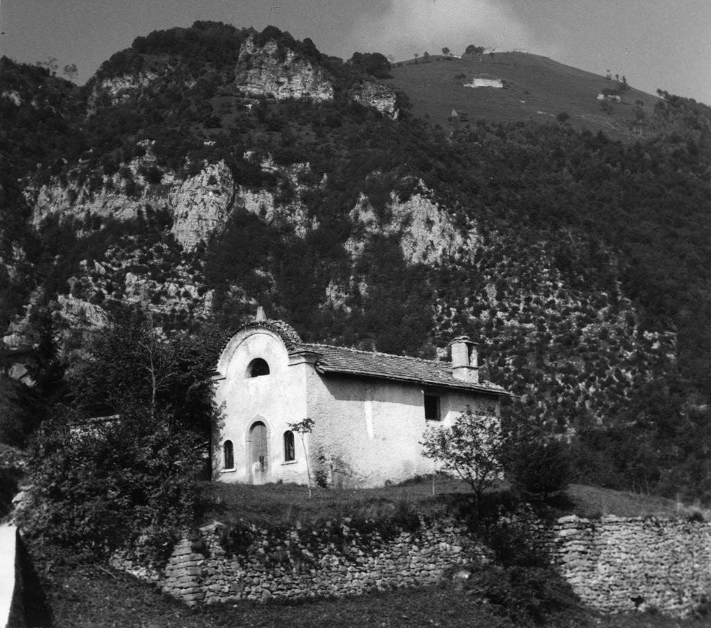 Chiesa A Brumano · Historify
