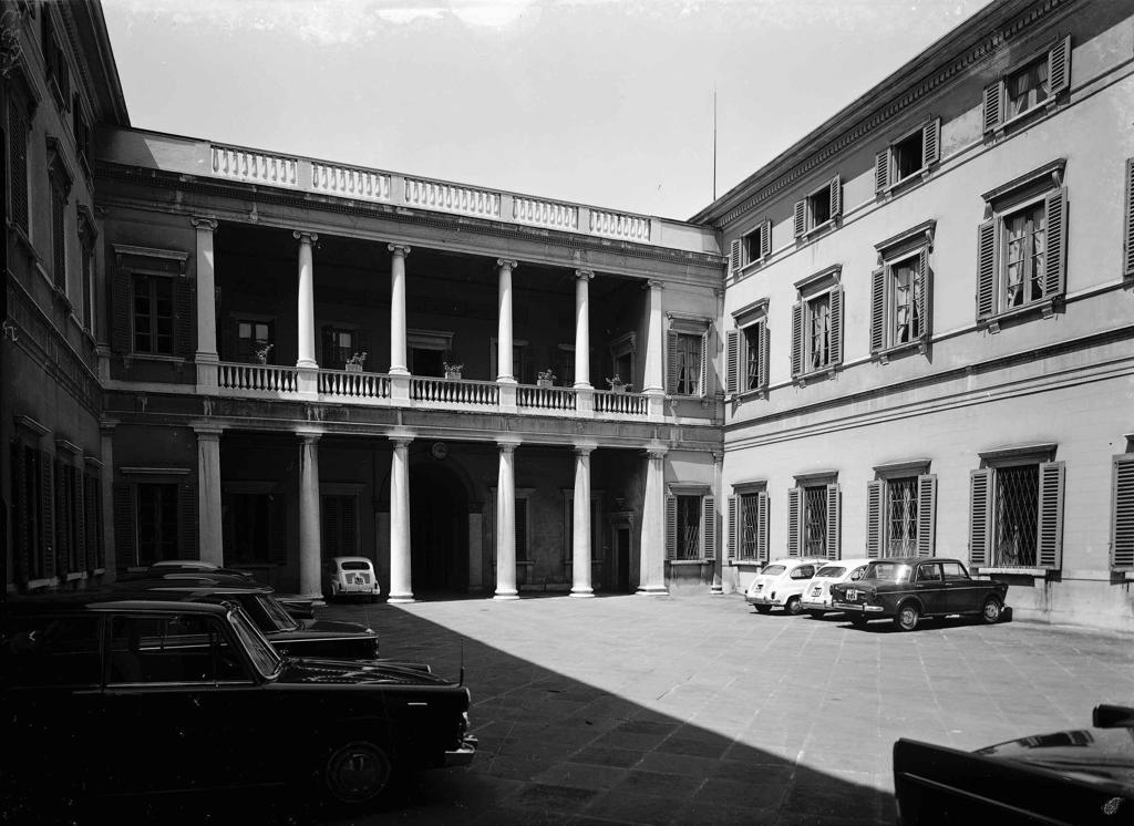Cortile del Palazzo comunale · Historify