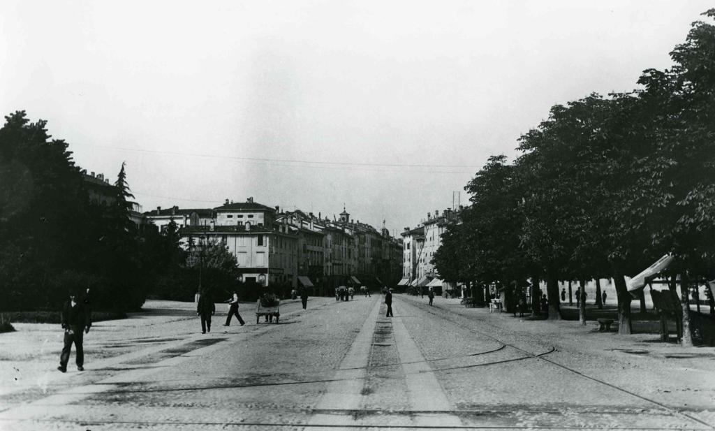 Viale a Bergamo · Historify