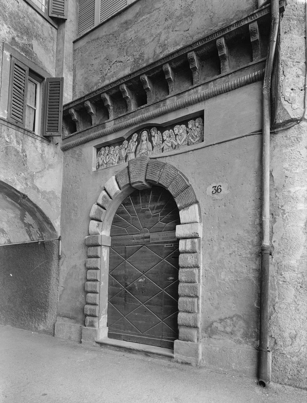 Arco D'Accesso A Un Palazzo · Historify