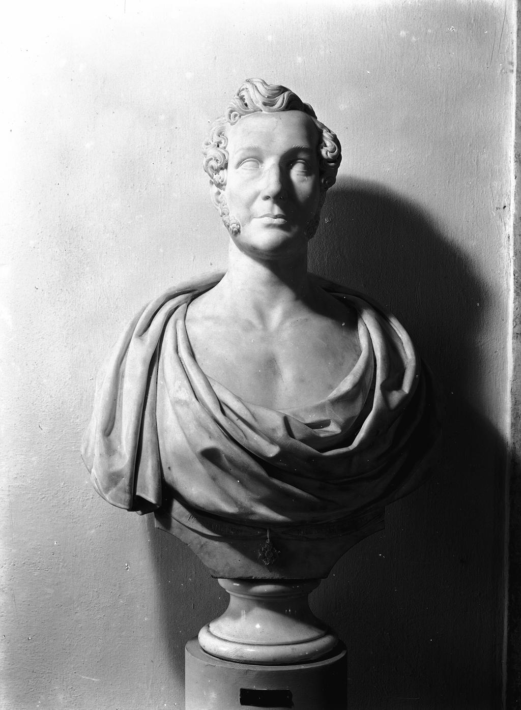 Busto · Historify
