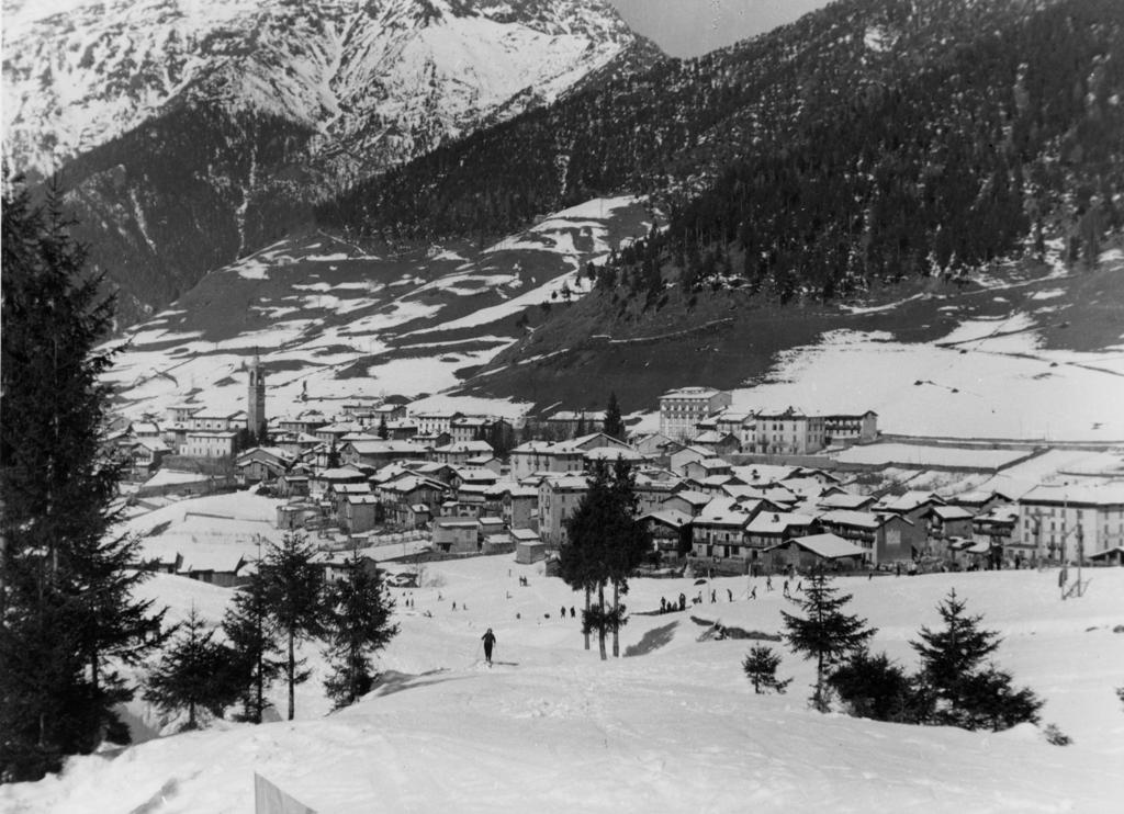 Paese Innevato · Historify