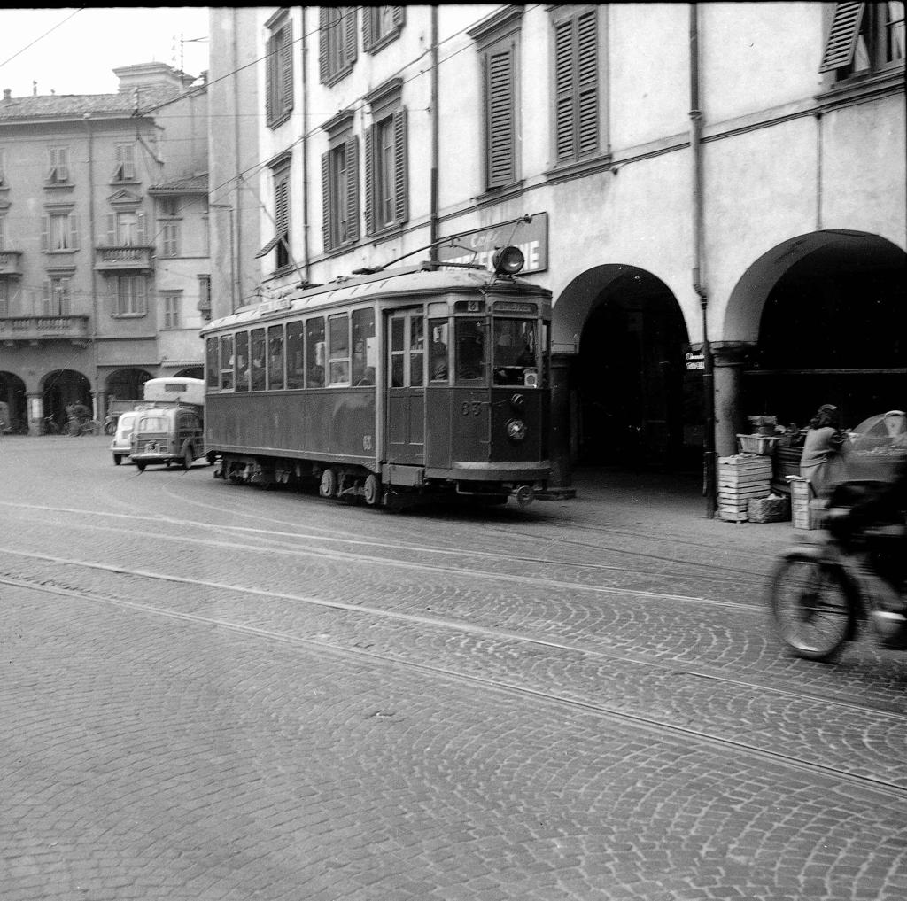 Tram In Piazza Pontida · Historify