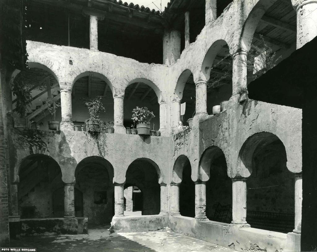Chiostro Di San Fermo · Historify