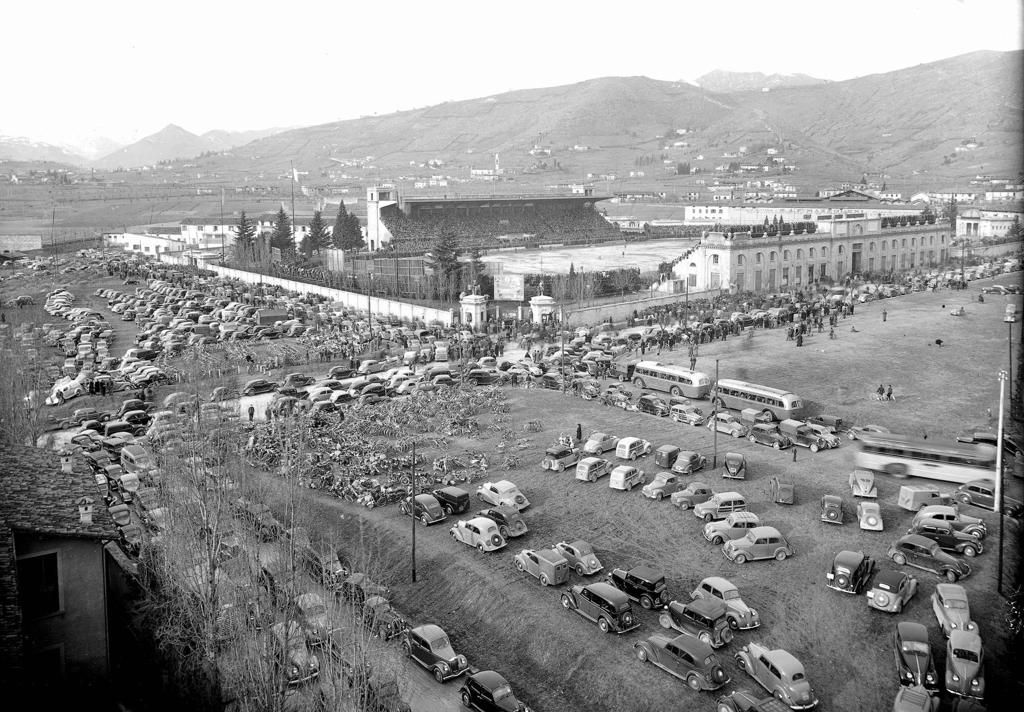 Auto Allo Stadio · Historify