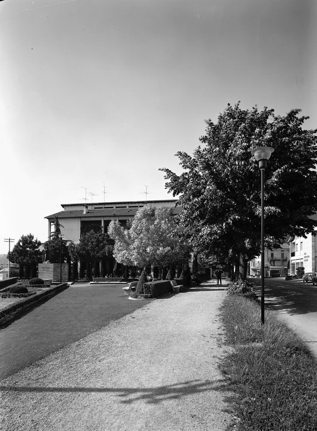 Paesaggio Con Case · Historify