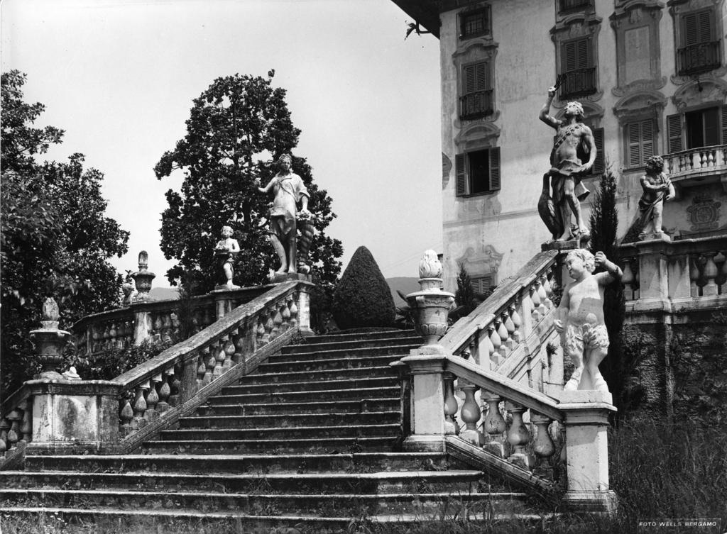 Scalinata Villa Terzi del Canton · Historify