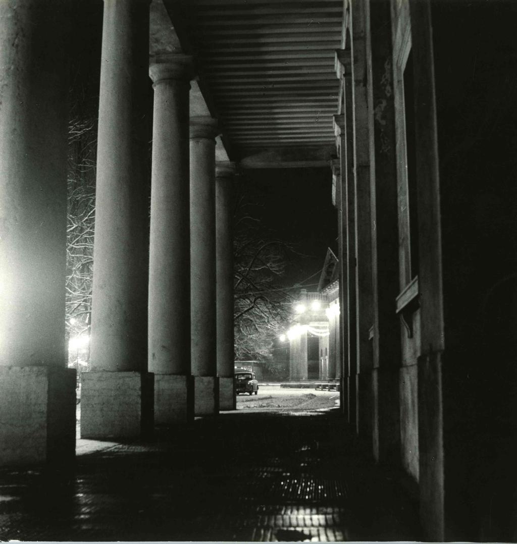 Colonnato Ingresso Degli Uffici Comunali, Bergamo · Historify