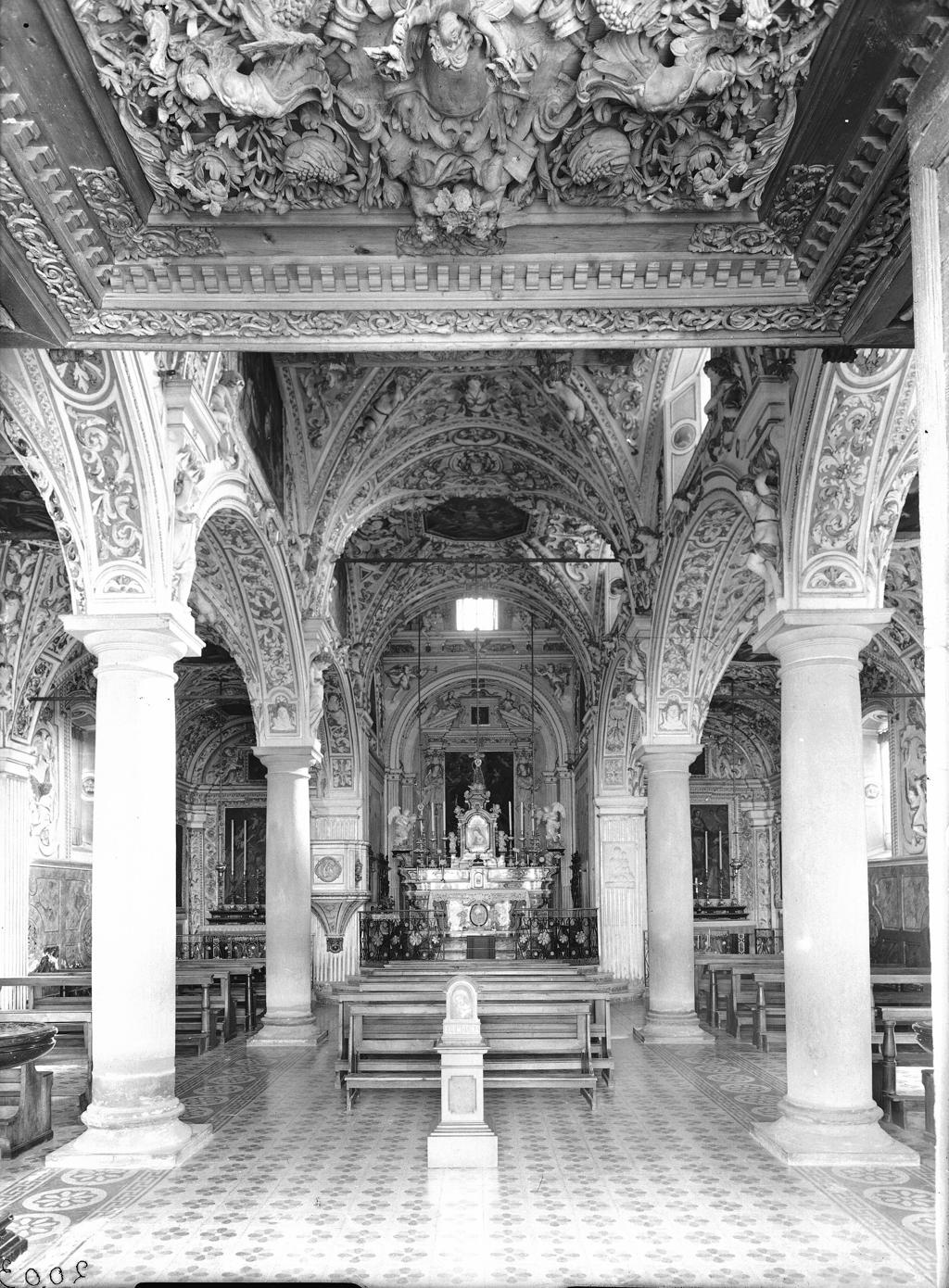Interno Chiesa Con Soffitti Affrescati · Historify