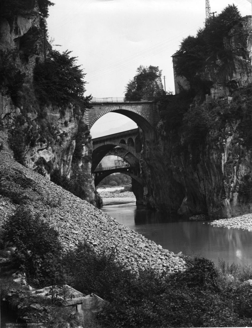Ponti di Sedrina · Historify