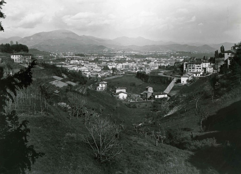 Vista Da Porta Garibaldi, Bergamo Alta · Historify