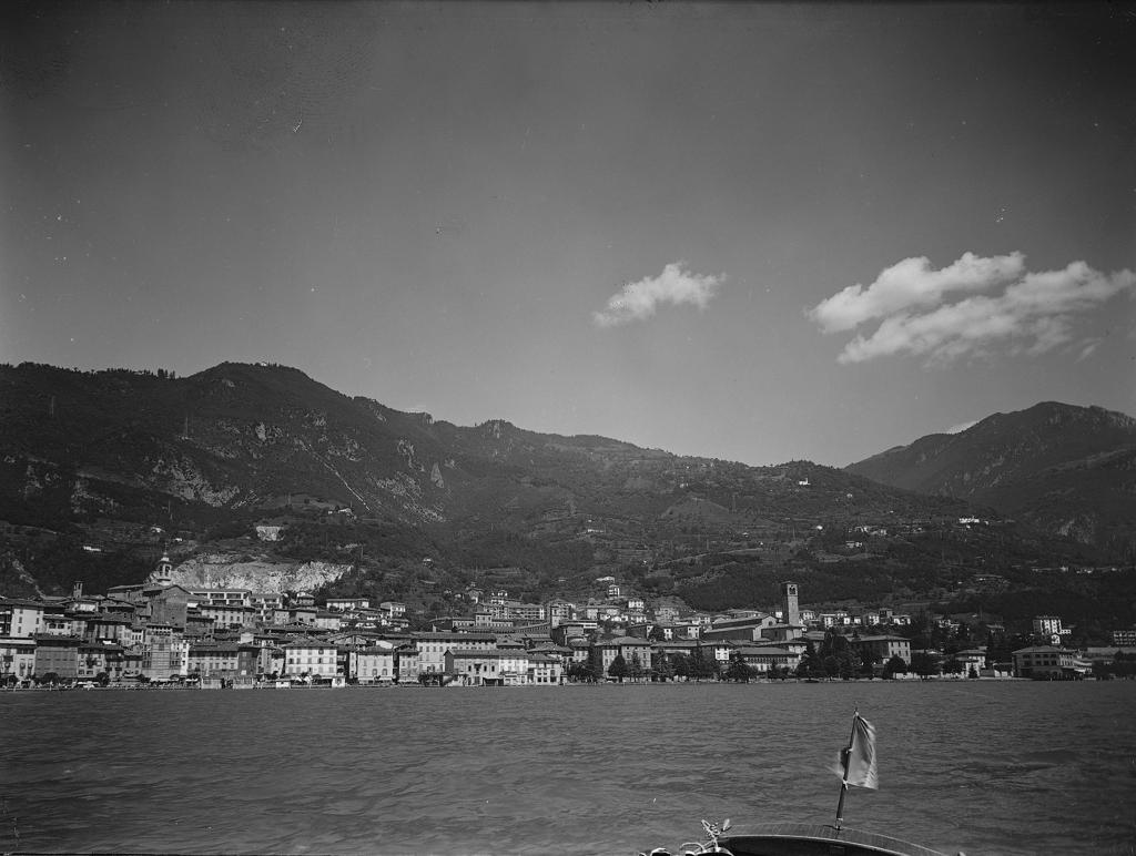 Vista dal lago · Historify