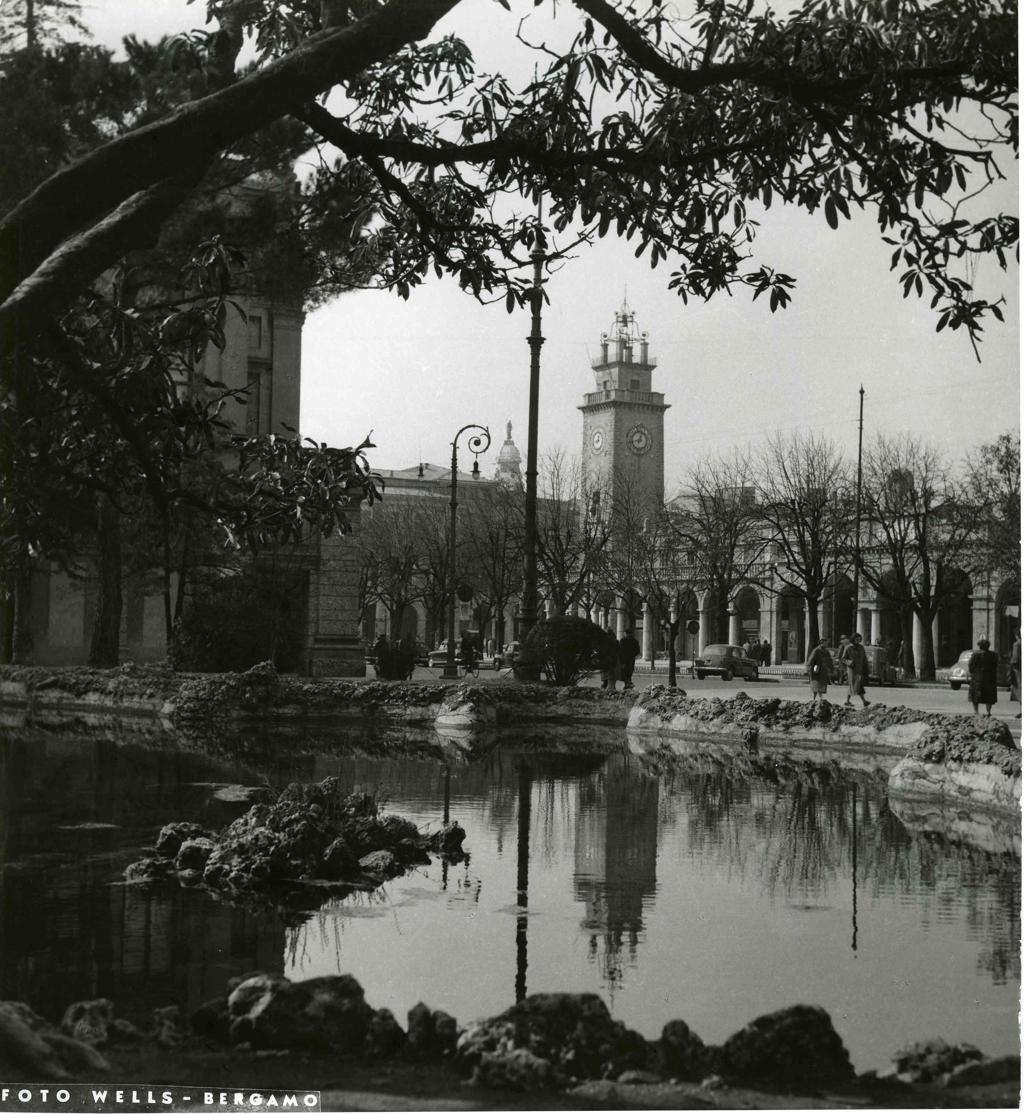 Vista Sui Portici E Torre Dei Caduti · Historify