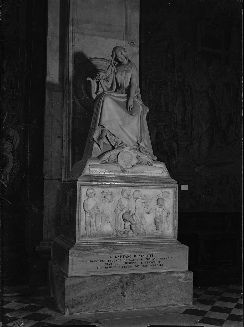 Statua a Gaetano Donizzetti · Historify