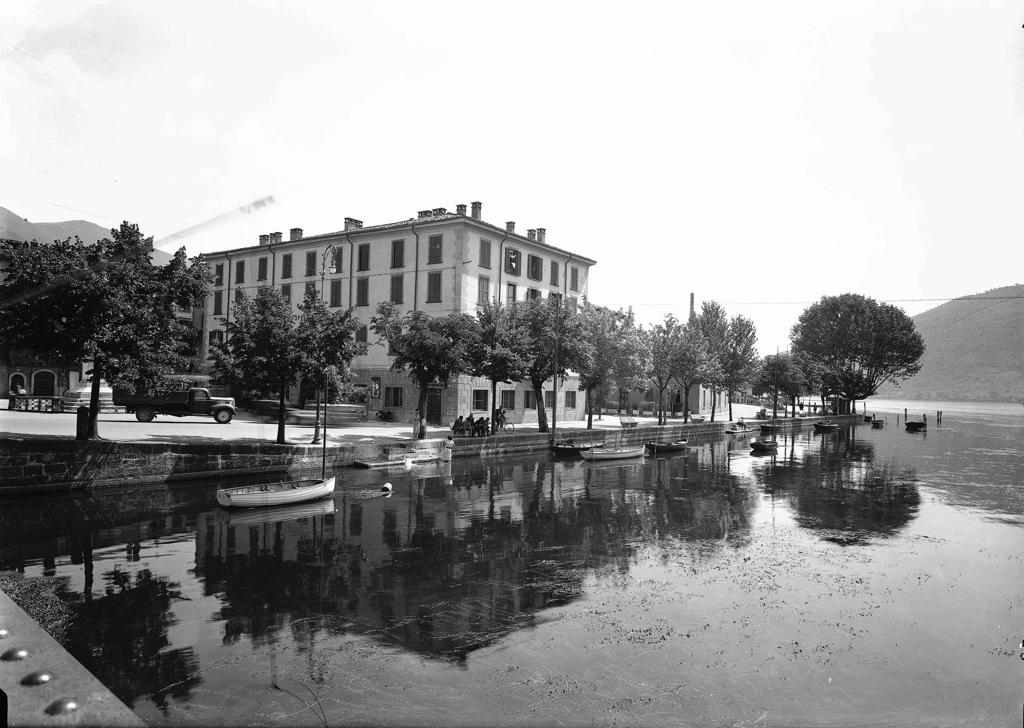 In Riva Al Lago · Historify