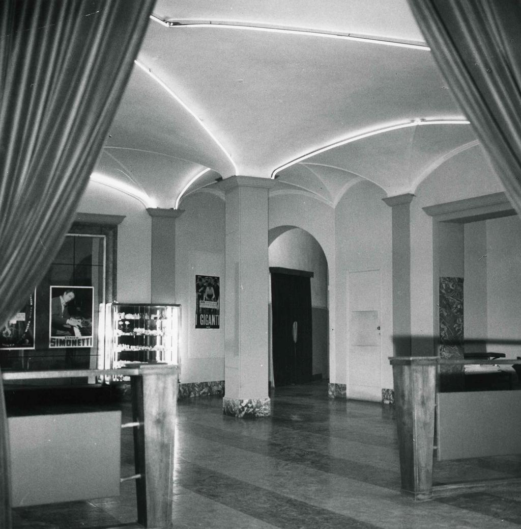 Foyer Teatro Eleonora Duse · Historify