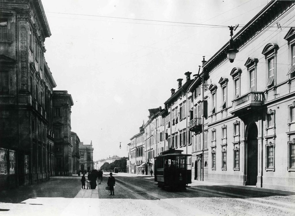 Tram In Via Tasso · Historify