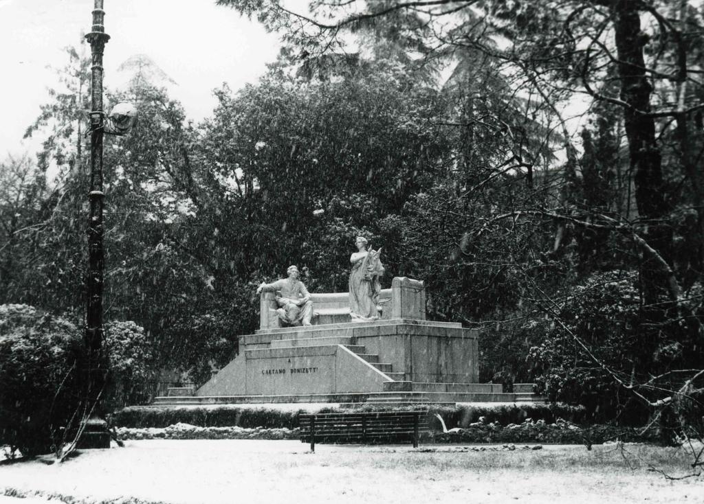 Monumento A Gaetano Donizetti · Historify