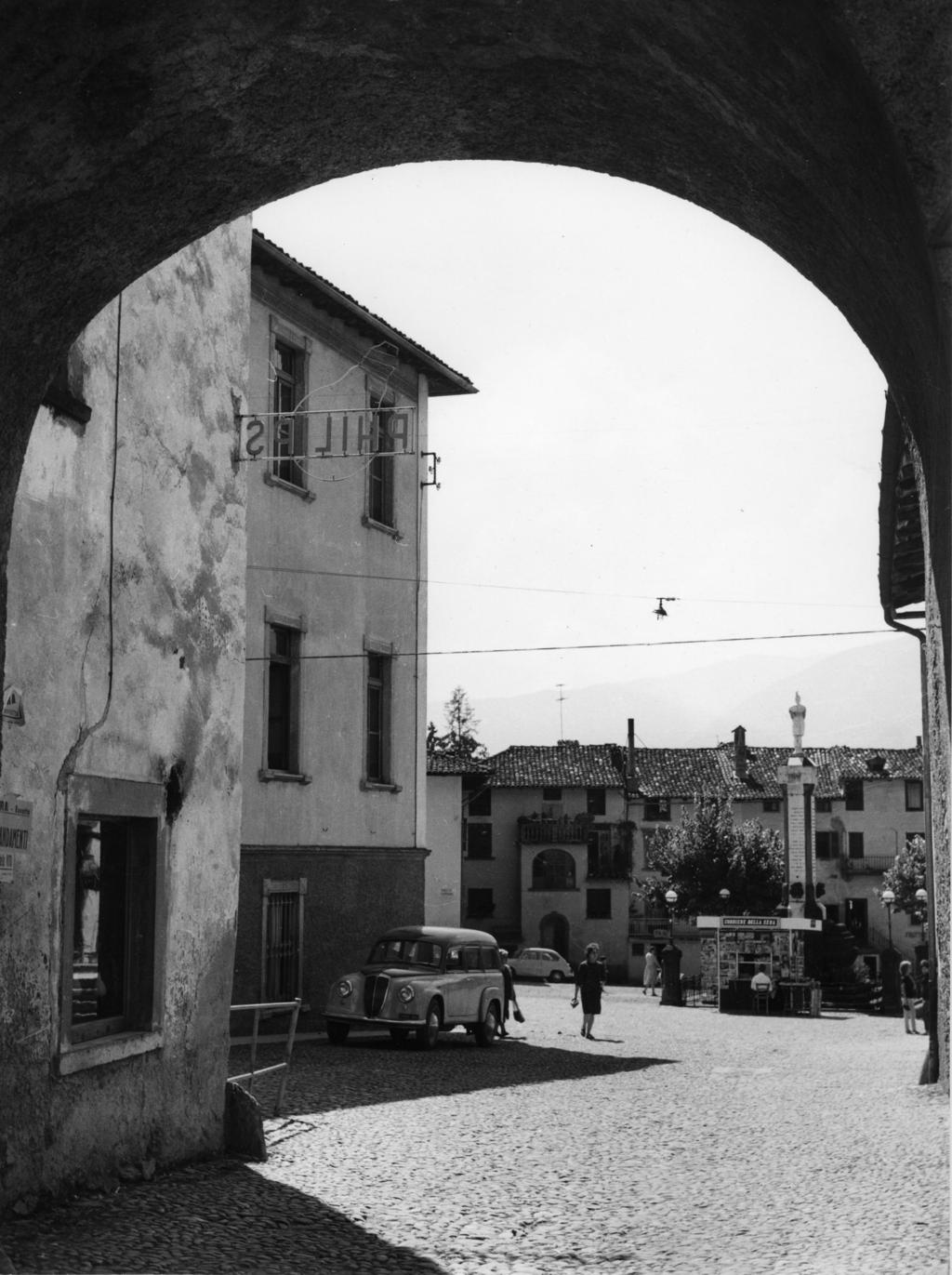 Piazza · Historify