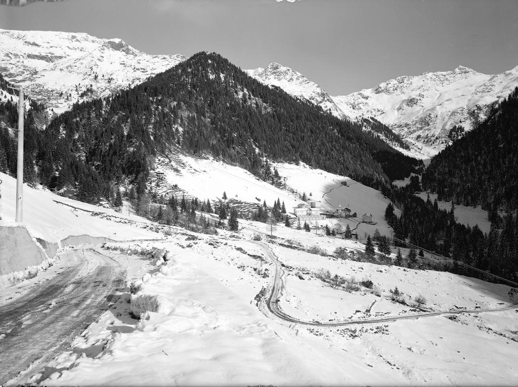 Paesaggio Montano Invernale · Historify