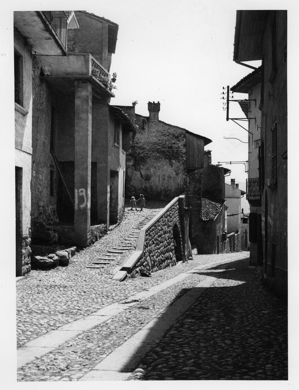 Tra le vie di Vigolo · Historify