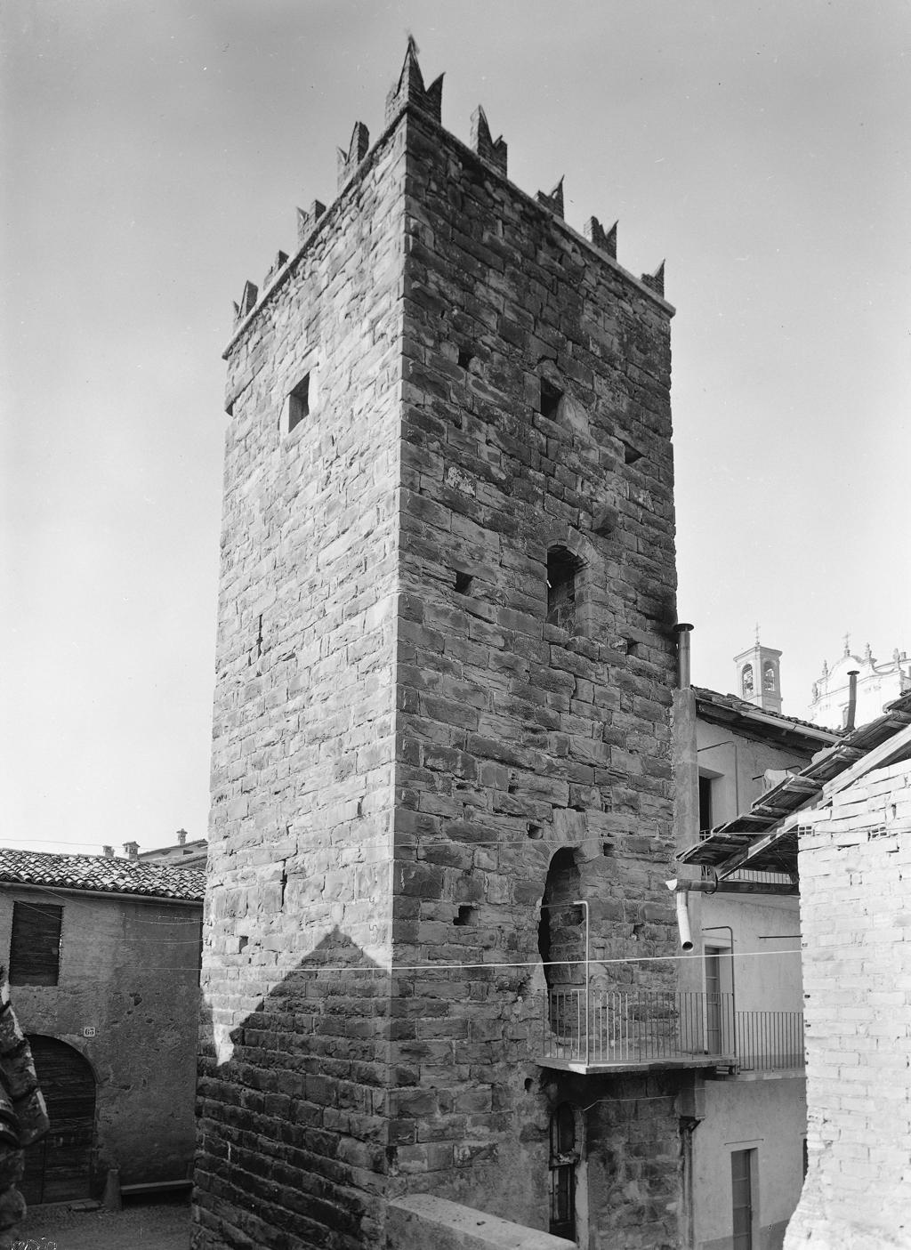 Torre con merlatura · Historify