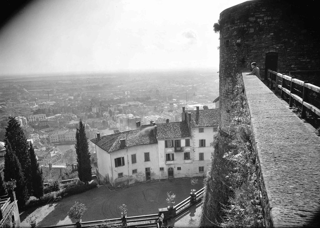 Sguardo Dalla Rocca · Historify