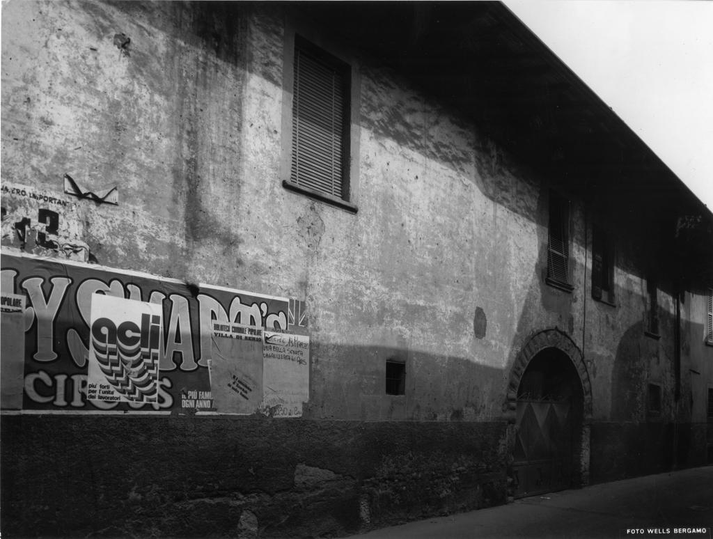Manifesti pubblicitari · Historify