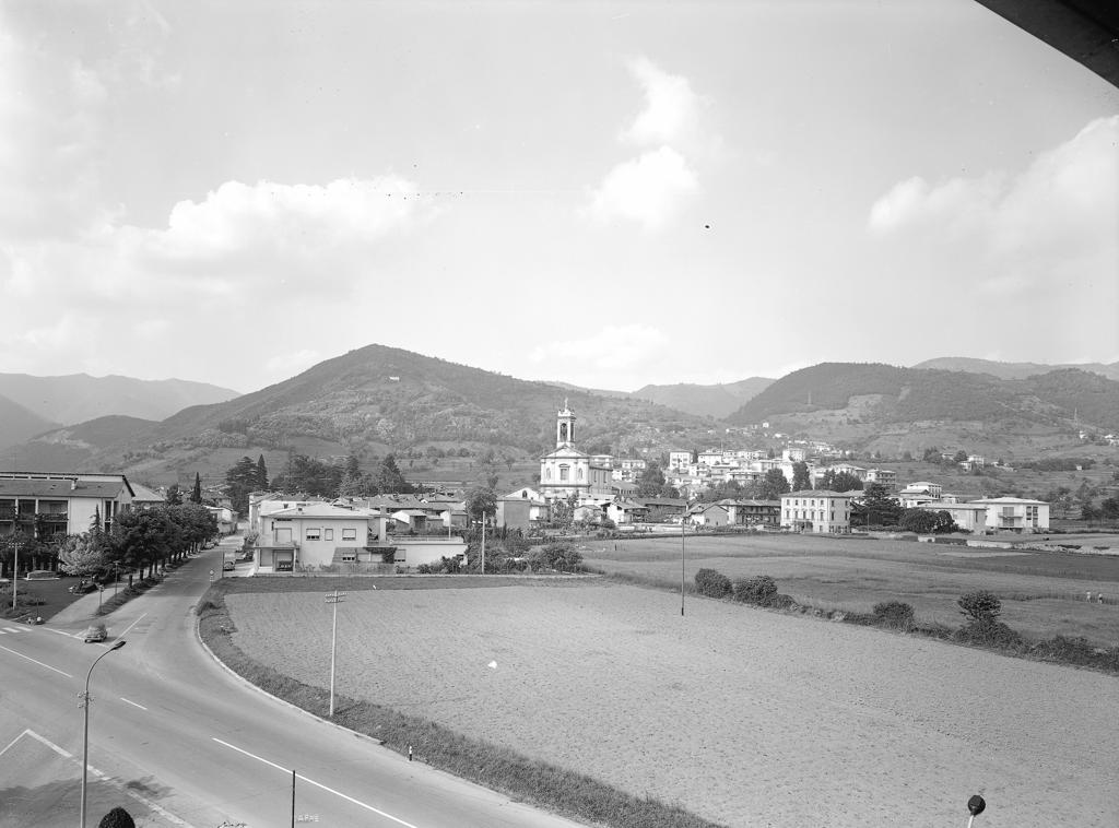 Paesaggio Con Case · Historify