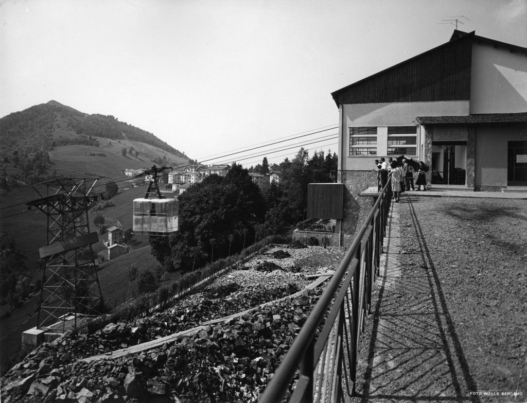 Stazione della funivia · Historify