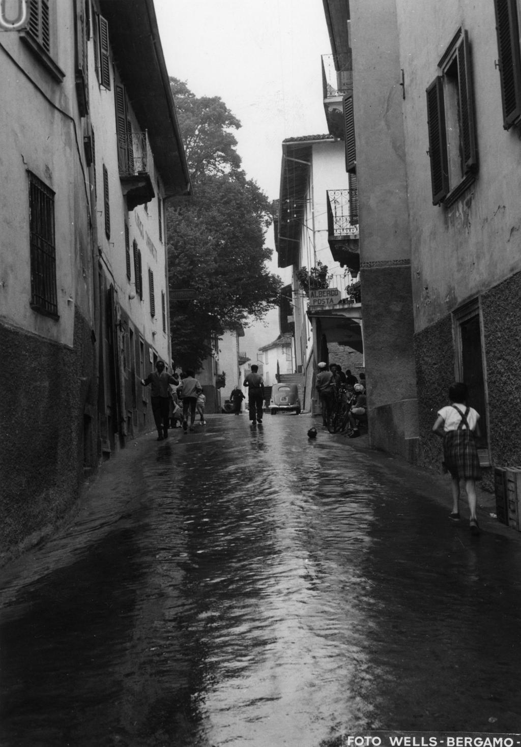 Passeggiata In Paese · Historify