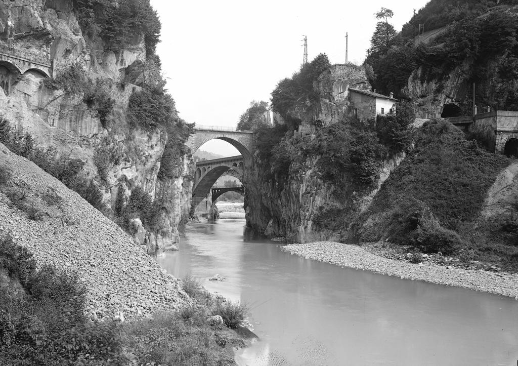 Ponti Di Sedrina · Historify