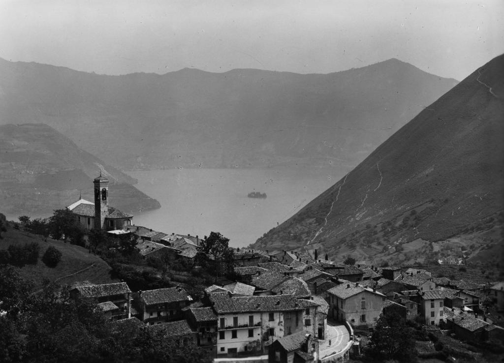 Vista Lago · Historify