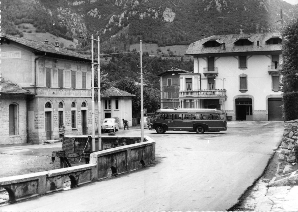 A Spasso Col Pullman Per Piazza Brembana · Historify