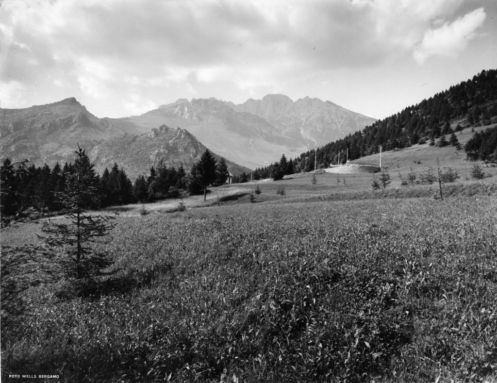 Prati A Castione Della Presolana · Historify