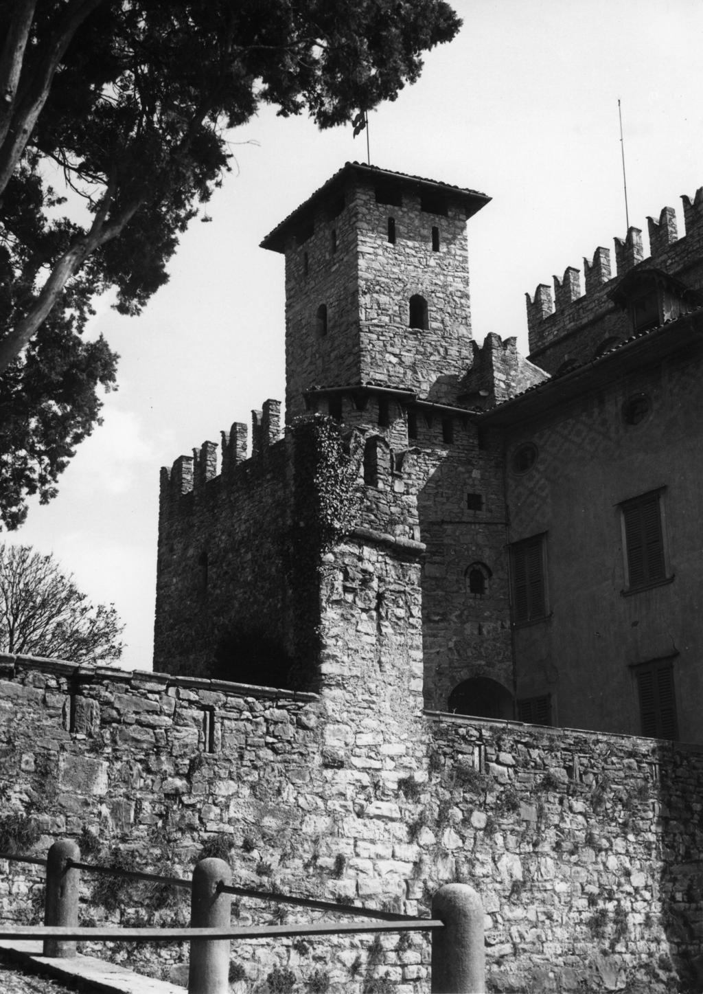 Torre del Castello, Costa di Mezzate · Historify