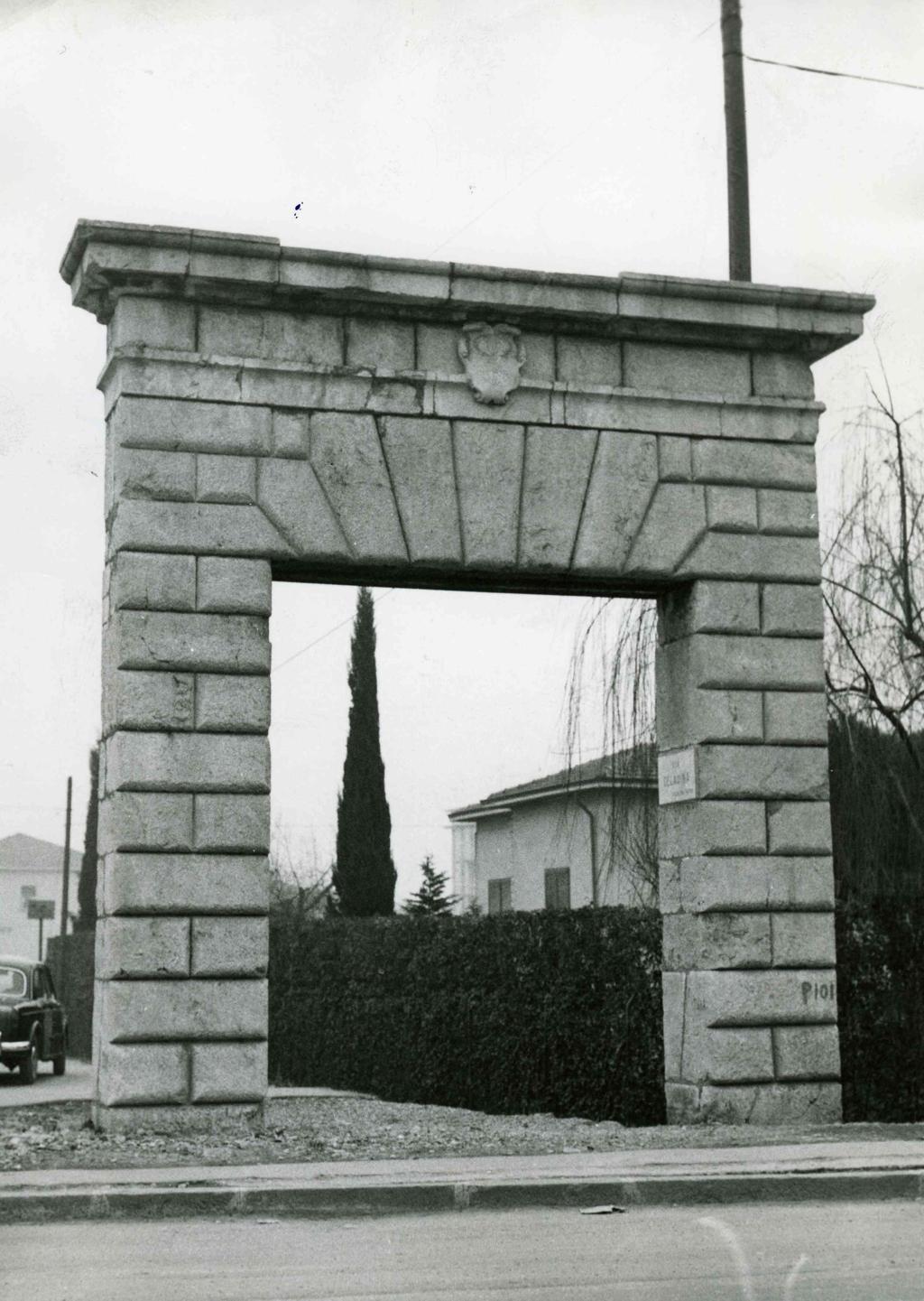 Portone Del Diavolo · Historify