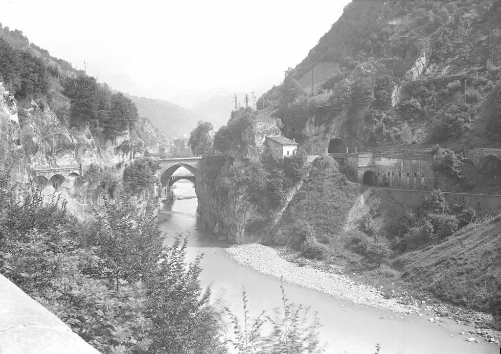 Ponti Di Sedrina · Historify