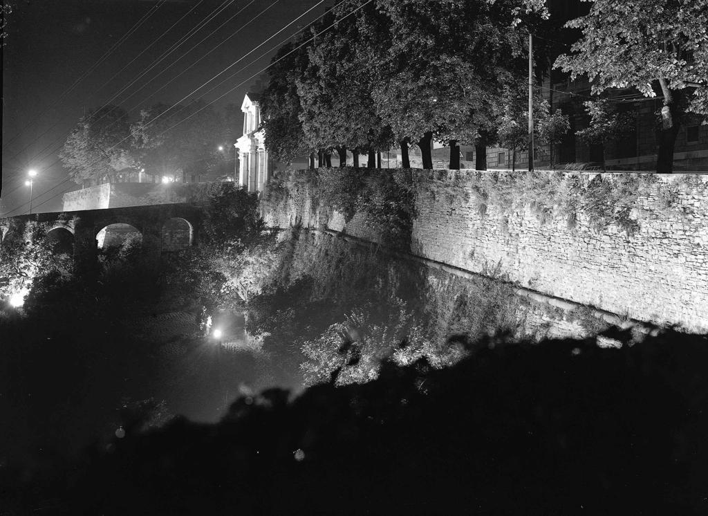 Mura Di Città Alta In Notturna · Historify