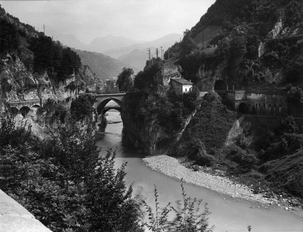 Ponti a Sedrina · Historify