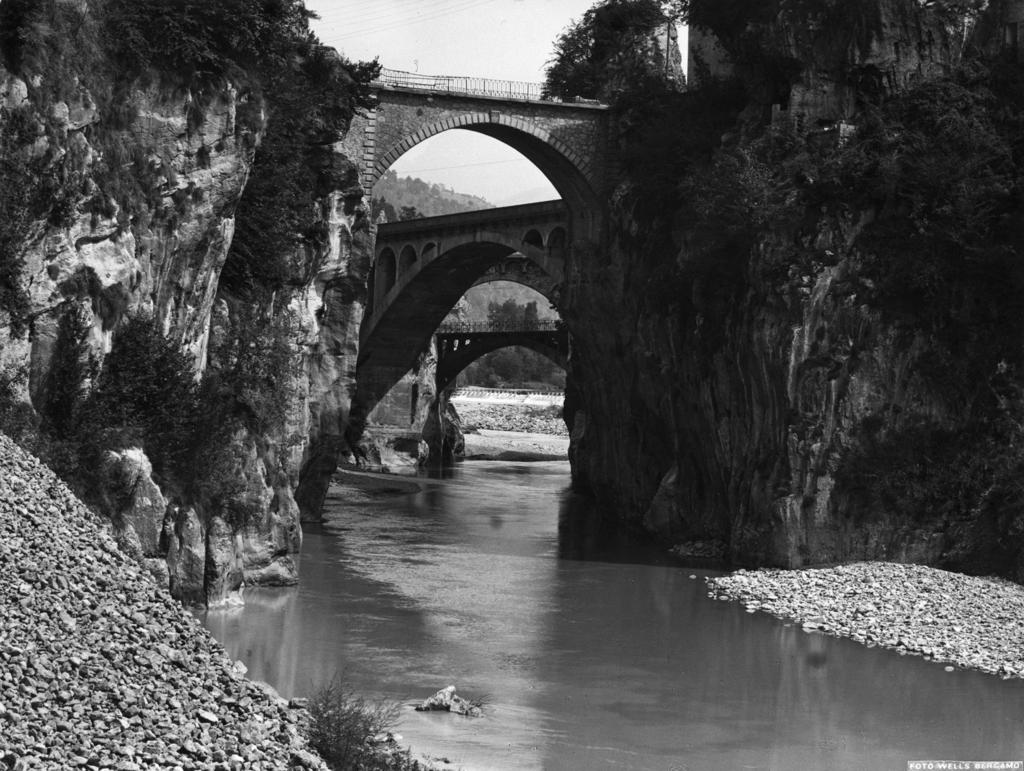 Ponti a Sedrina · Historify