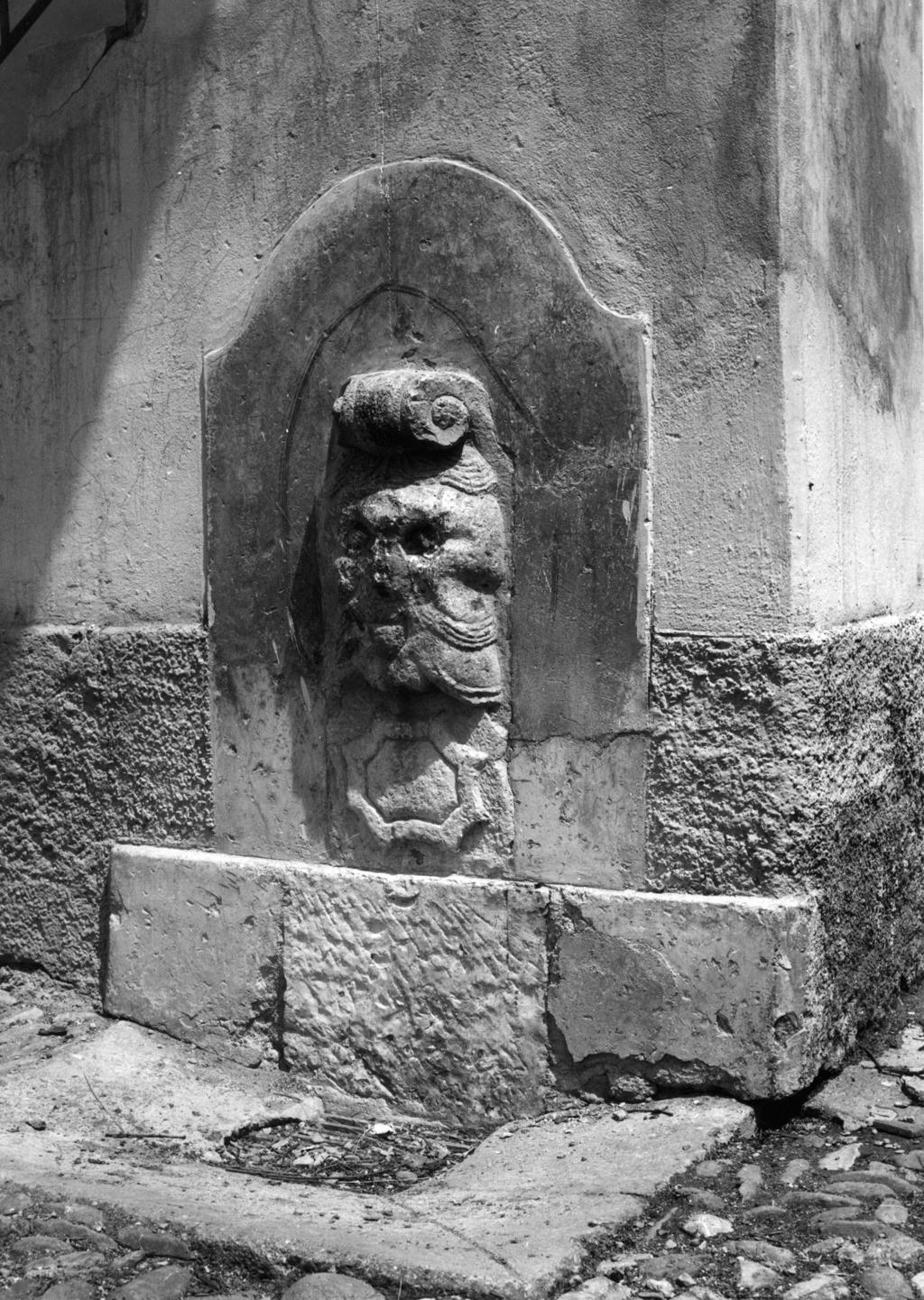Fontana ad Ardesio · Historify