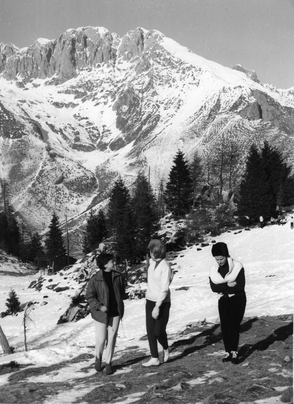 La Presolana Dai Prati Innevati Del Monte Scanapà · Historify