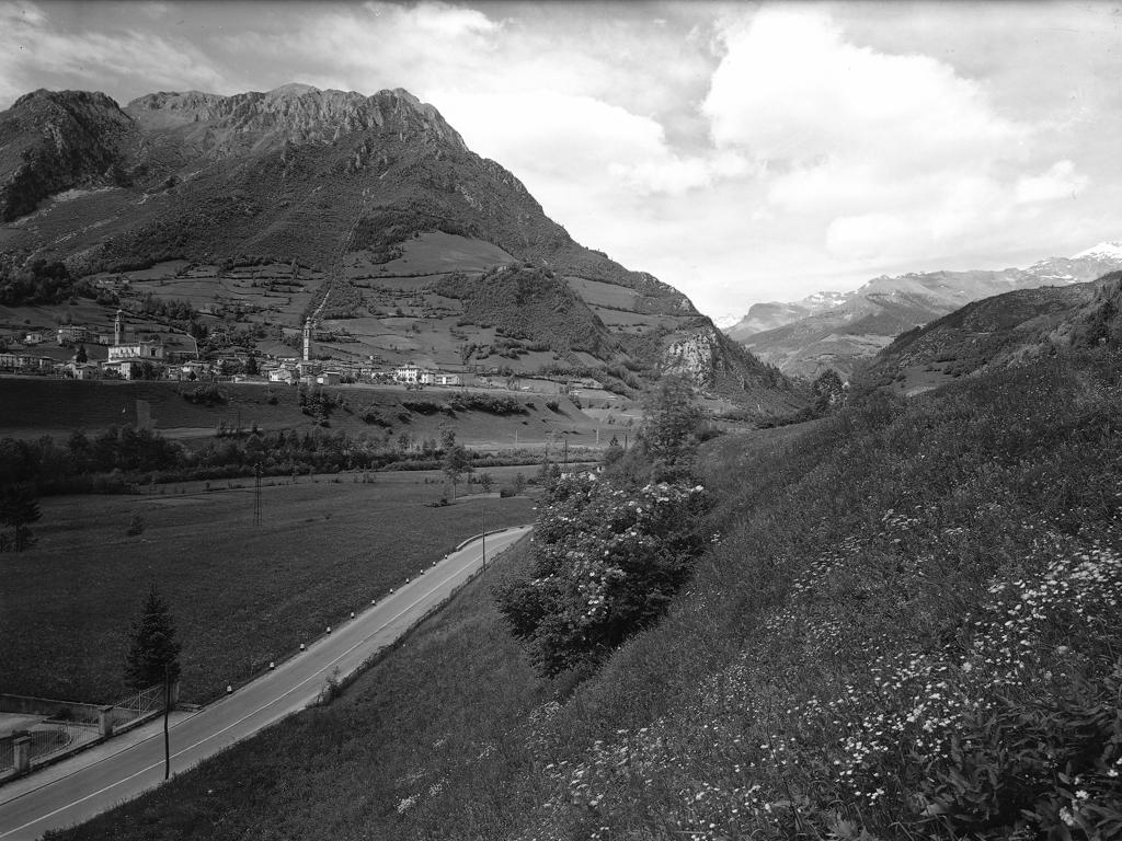 Strada, Montagne · Historify