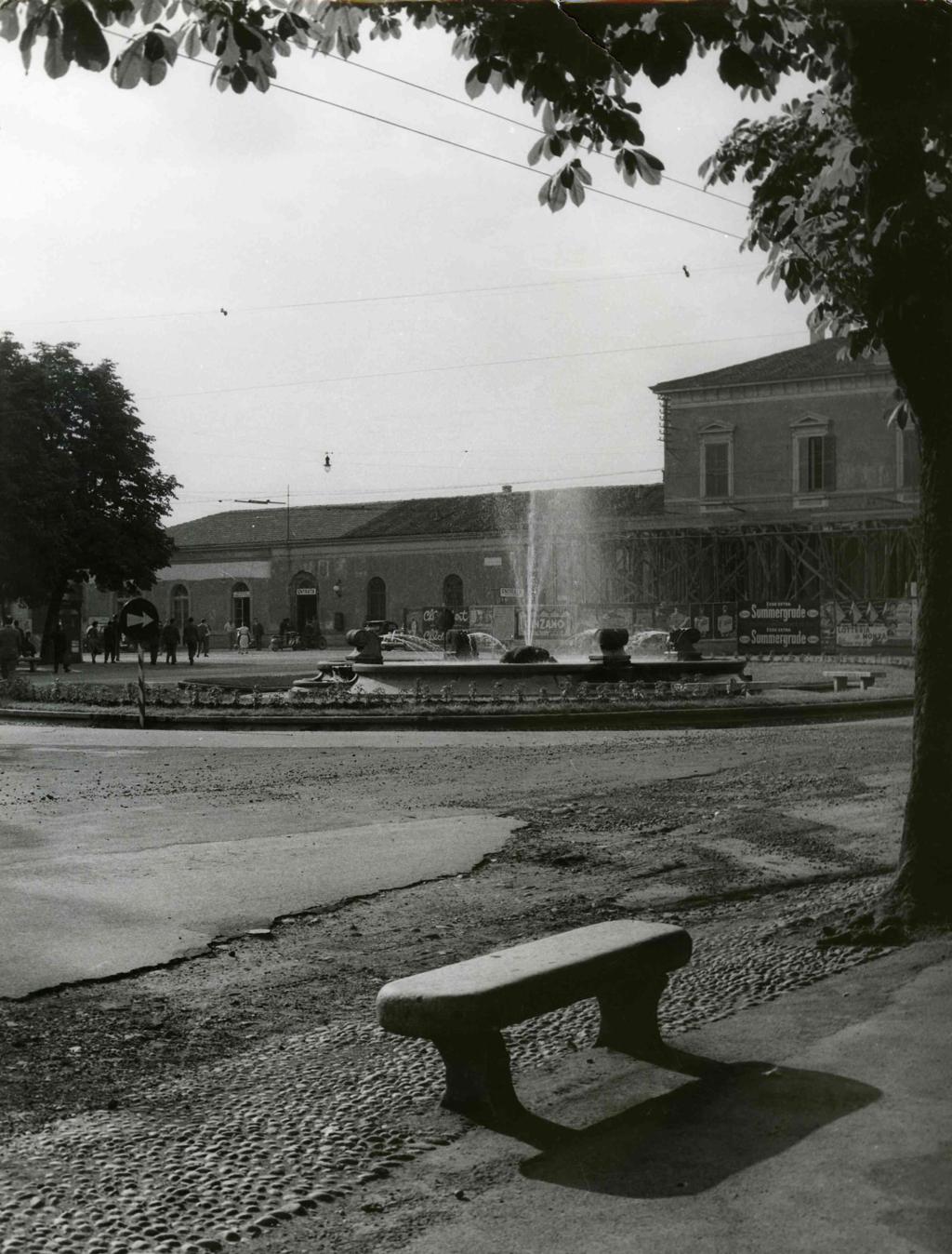 Fontana, Stazione Ferroviaria Di Bergamo · Historify
