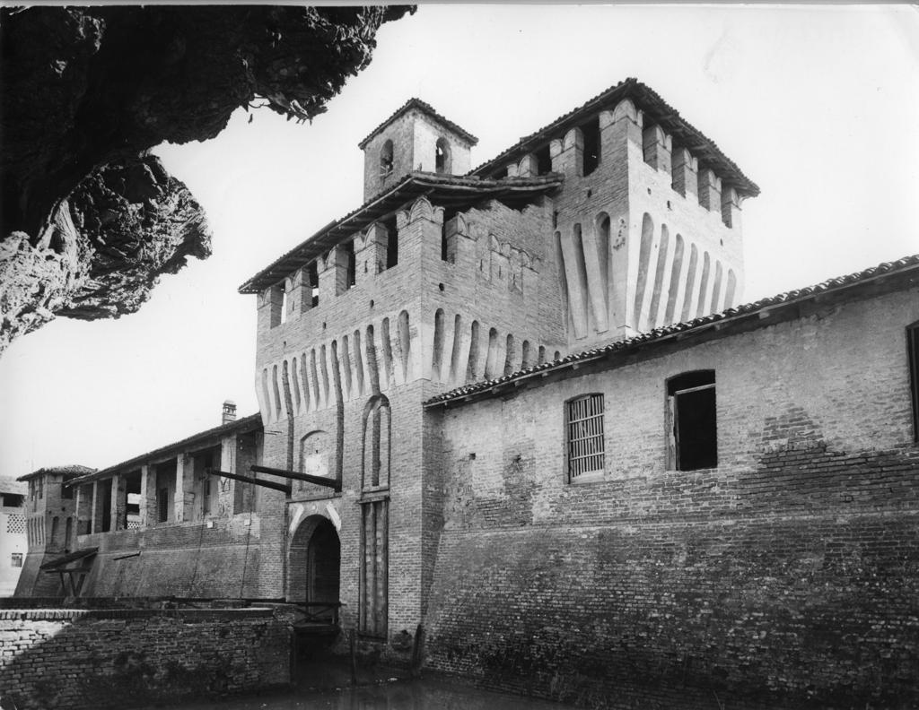 Castello Di Pagazzano · Historify